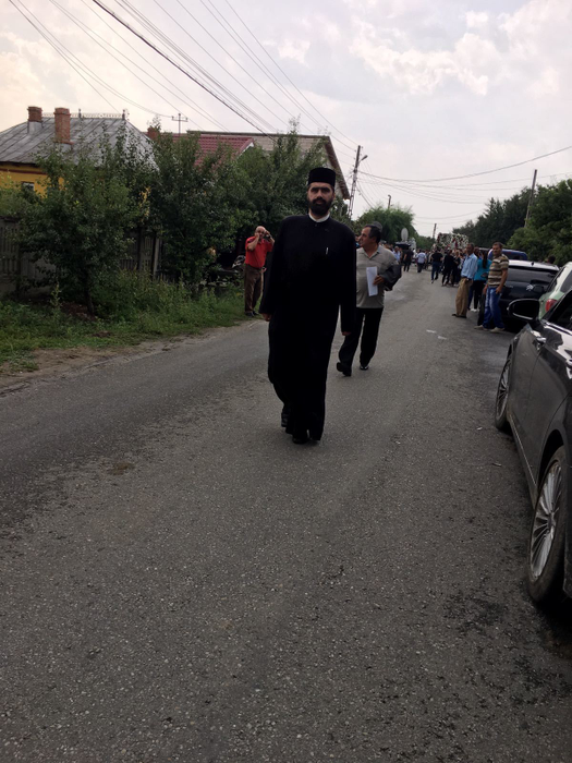 Preotul a ajuns acasă la Denisa
