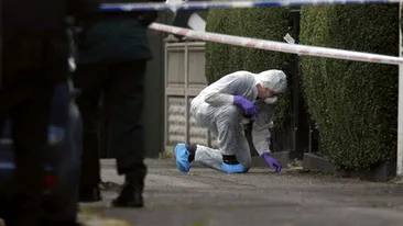 I-au obligat sa bea alcool si sa inghita diazepam, apoi i-au ingropat de vii