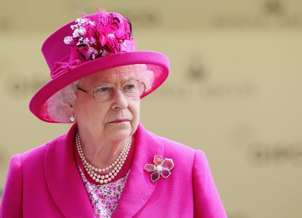 Regina Elisabeta va fi prima persoană care va vedea rochia de mireasă a lui Meghan Markle