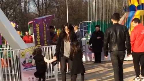 Imagini inedite! Cristi Chivu şi-a scos familia în parc