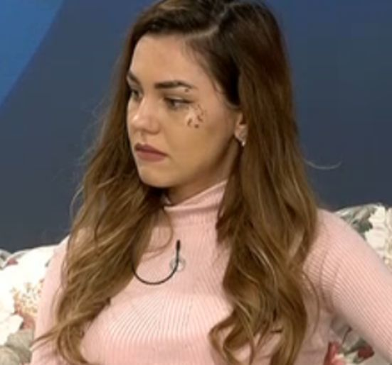După accidentul oribil în care a fost implicată, Mira a renunţat la haine şi… Cum s-a fotografiat artista în baie