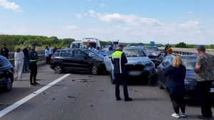 Accident grav pe A3. Șapte mașini au fost implicate și o persoană a fost rănită