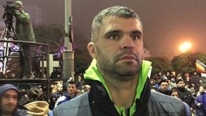 Ce a postat DANIEL GHIŢĂ în timpul protestelor din Capitală