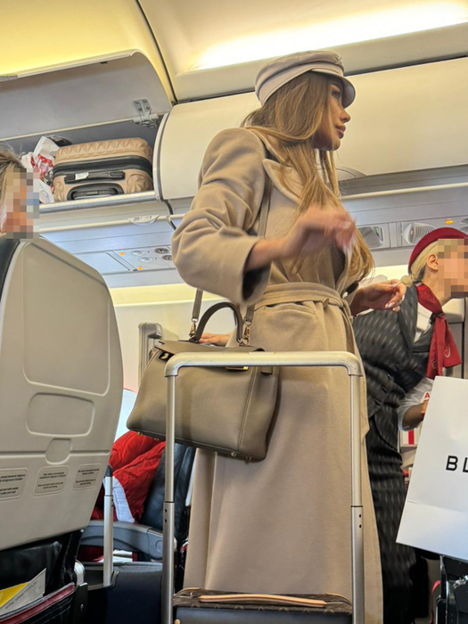 Bianca Drăgușanu, în avionul care a adus-o la București
