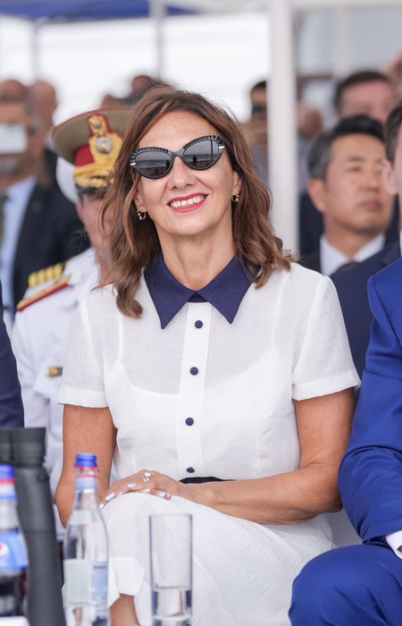 Ce a apărut la liceul în care Carmen Iohannis este profesoară. Ce gest a făcut soția lui Klaus Iohannis pentru elevii ei