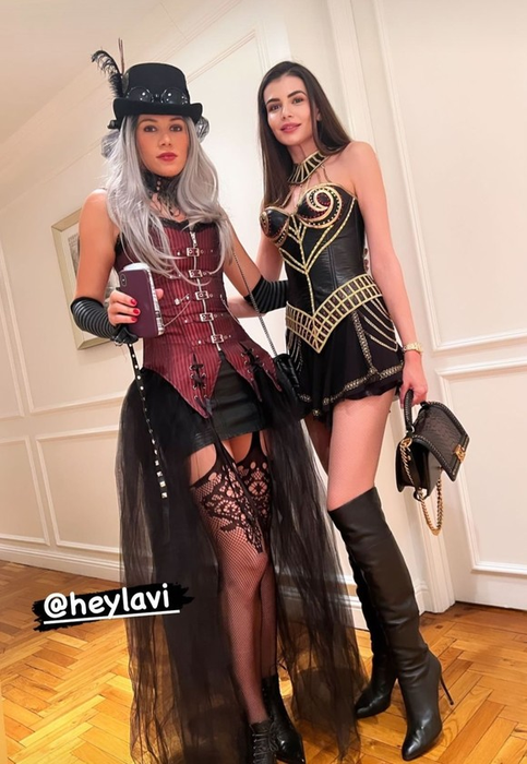 Cum a fost surprinsă Monica Gabor la petrecerea de Halloween, din SUA. Iubita lui Mr. Pink a atras toate privirile