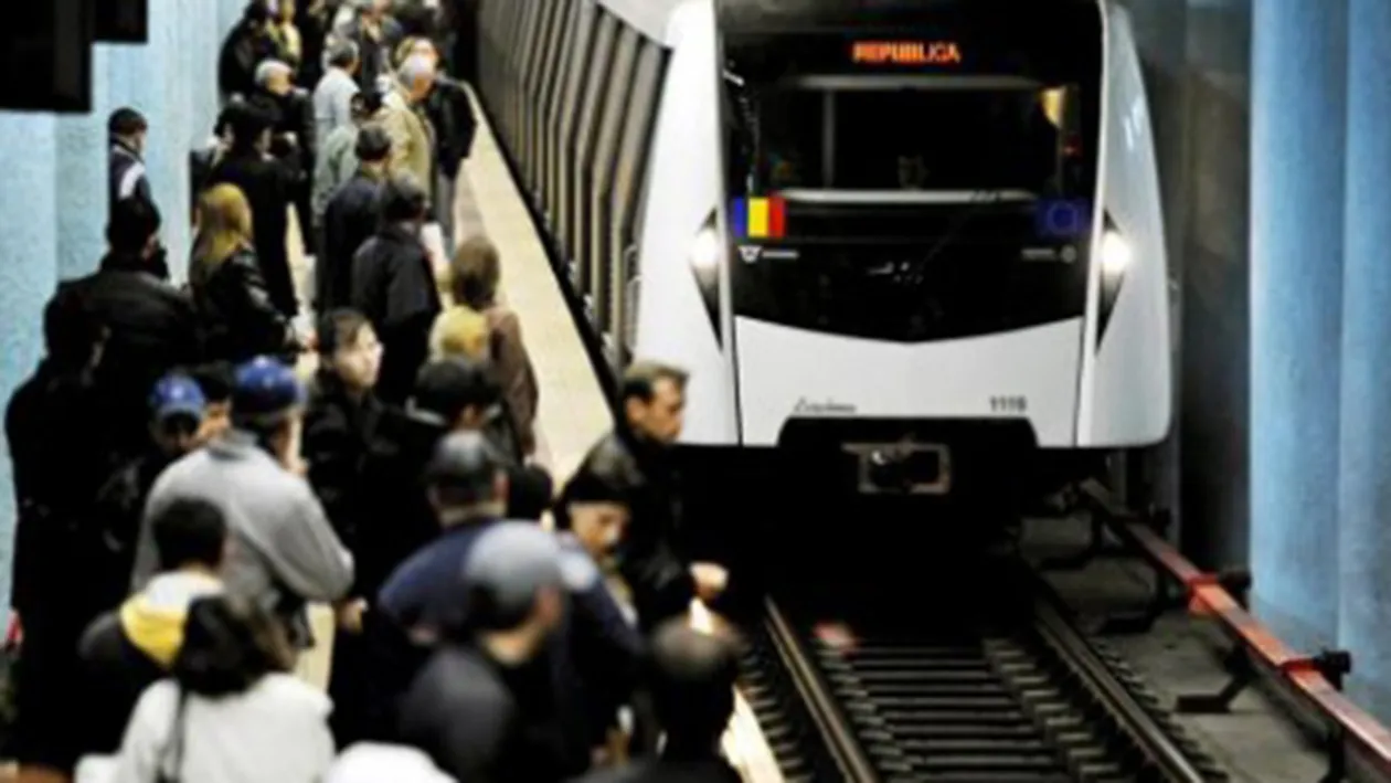 Haos in Bucuresti! Circulatia a fost blocata, dupa ce o femeie s-a aruncat in fata metroului la Piata Romana