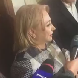 Transformare radicală de look. Cum s-a afişat în public premierul desemnat al României, Viorica Dăncilă!