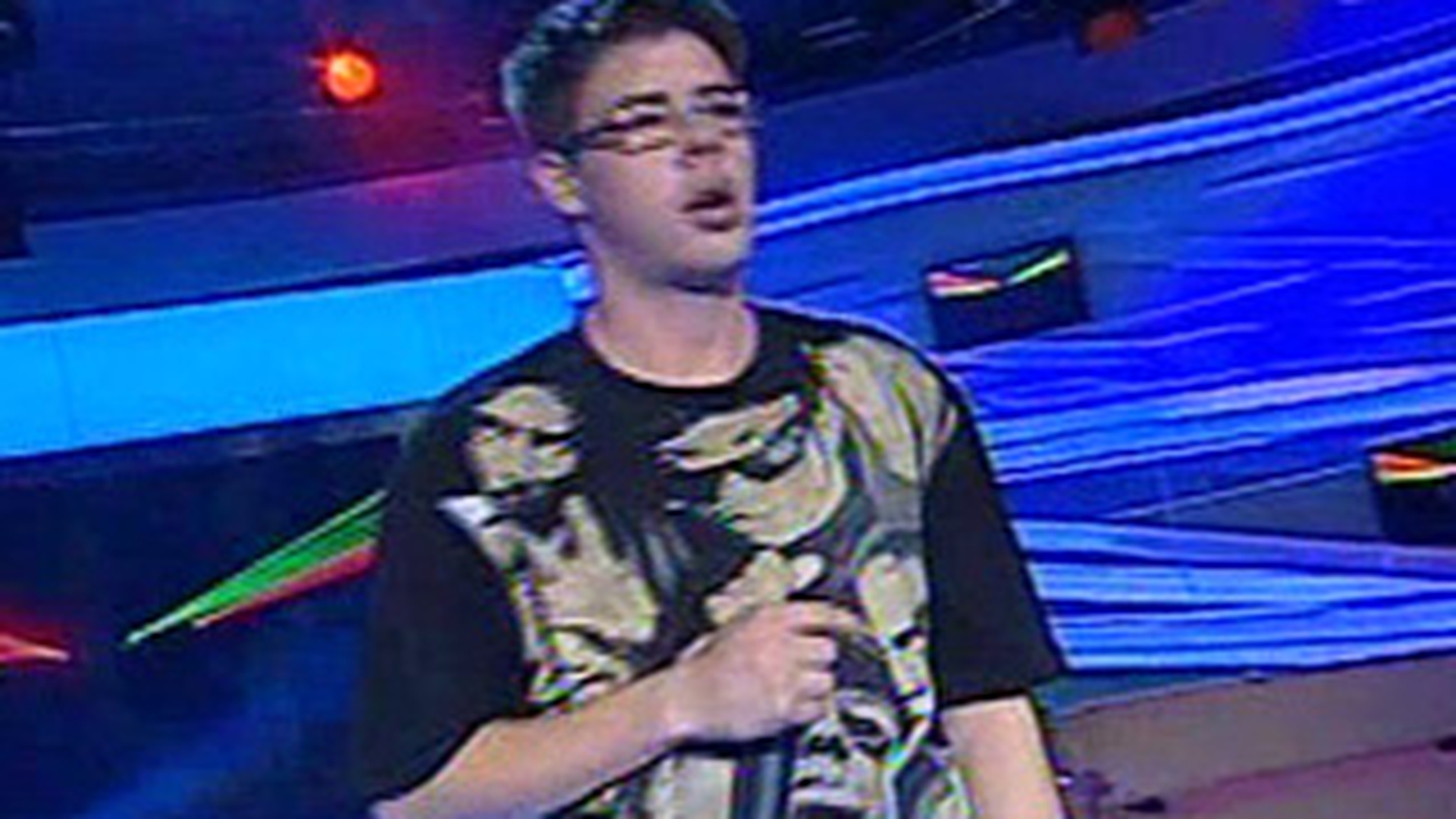 VIDEO Asculta-l aici pe fiul lui Busu cantand hip-hop! Crezi ca poate face cariera?