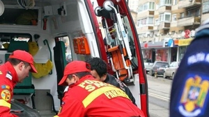 Corpul neînsufleţit al unui bărbat a fost găsit în parcarea unui centru comercial din sectorul 2