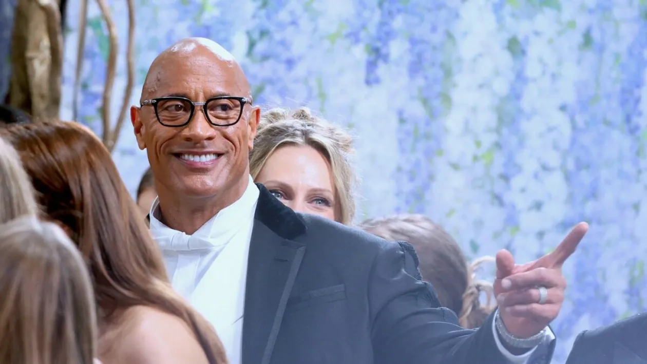 Dwayne Johnson, apariție surpriză la Met Gala 2026. Actorul a purtat o fustă și a explicat mesajul din spatele ținutei