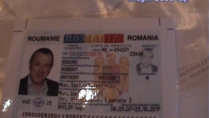 Doar în Moldova se poate aşa ceva! Un grup de hoţi au făcut un buletin fals pe numele lui Robert de Niro!