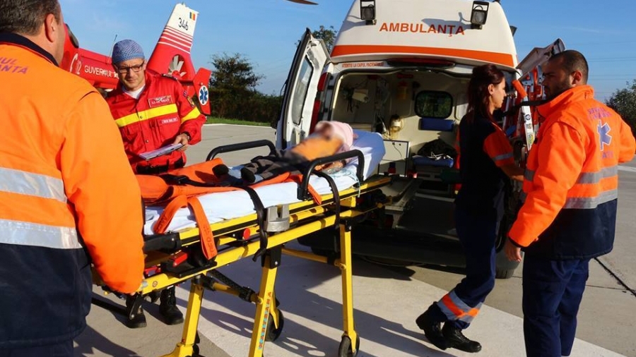 Vaslui: Copil de 11 ani în stare gravă după ce s-a electrocutat pe un stâlp de curent