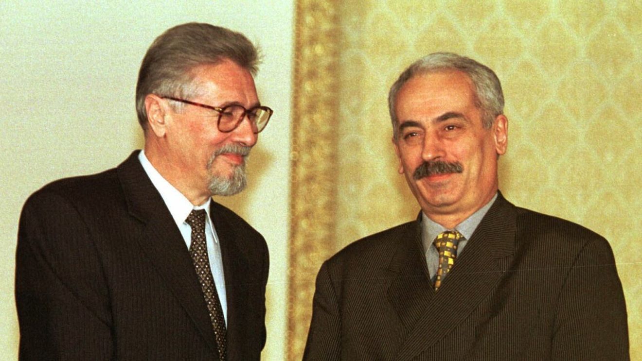 Crăciunul politicienilor în 1999: cabane, sarmale și liniștea dinaintea schimbării de mileniu