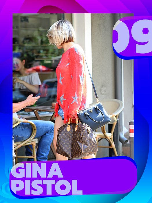 Ramona Olaru sau Delia, în TOP 25 sexy-vedete care… Iluzie optică, nu au nimic sub fustițe?!