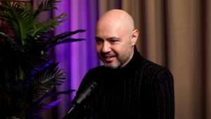 Mihai Mitoșeru iubește din nou, după divorț! Femeia care l-a cucerit locuiește în Roma și...