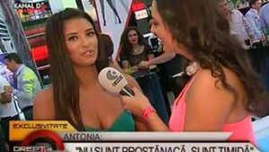 Antonia: "Oamenii cred ca sunt prostanaca! Dar am emotii cand vorbesc la televizor"