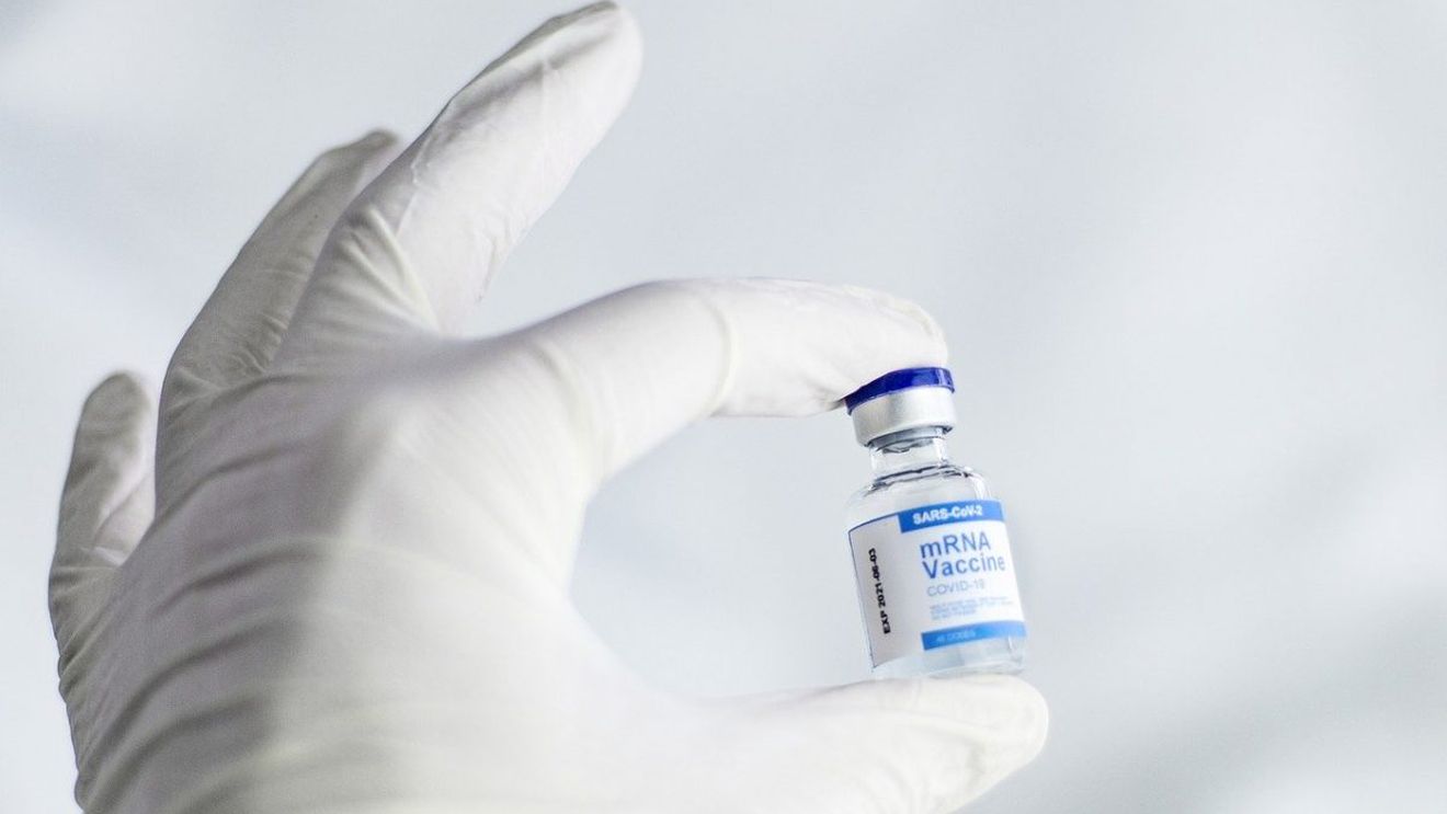 Crește numărul persoanelor vaccinate cu prima doză