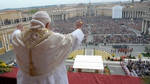 Moment istoric in Piata Sf. Petru din Vatican! Papa Ioan Paul al II-lea si Ioan al XXIII-lea au fost sanctificati