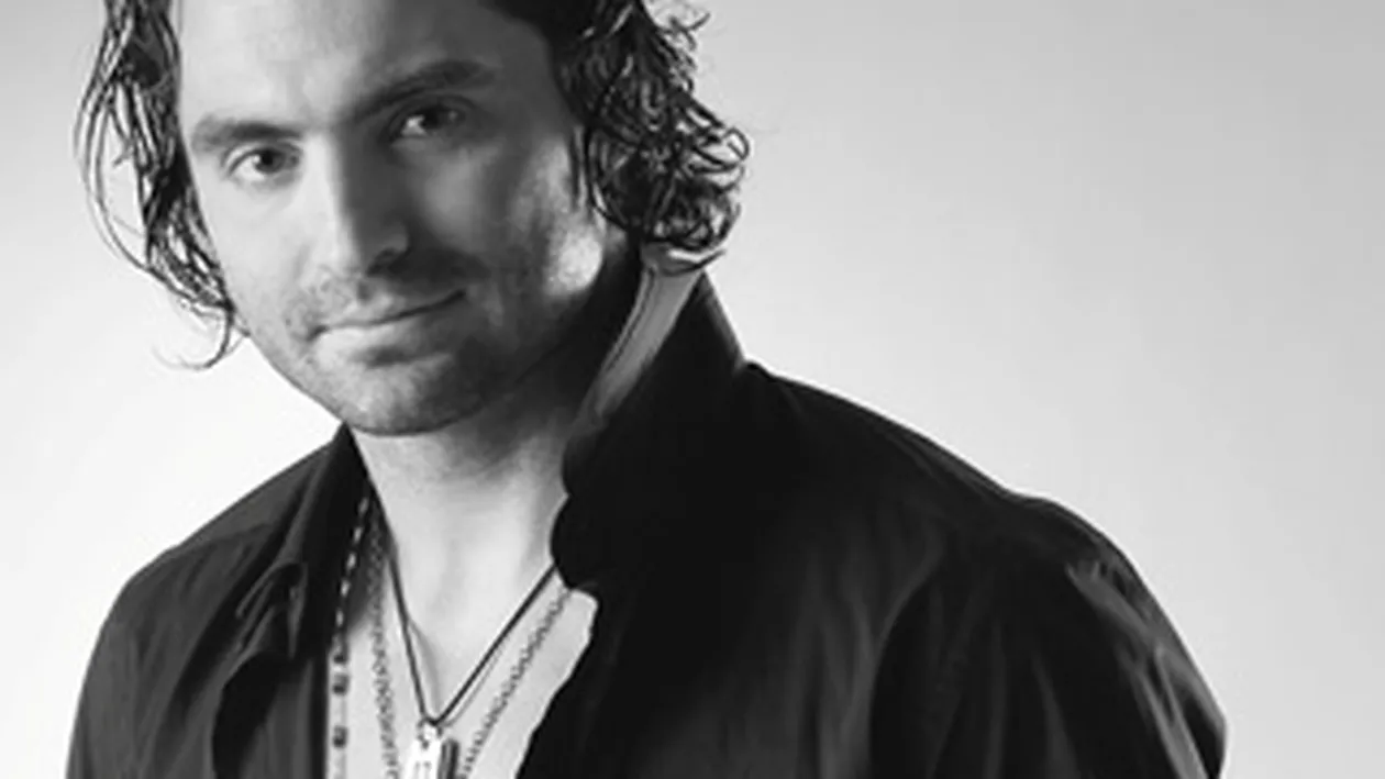 Pepe, gangster din anii '30. Canta in pub-ul lui Alex din trupa Zero!