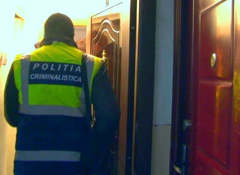 Poliţiştii anchetează moartea bărbatului
