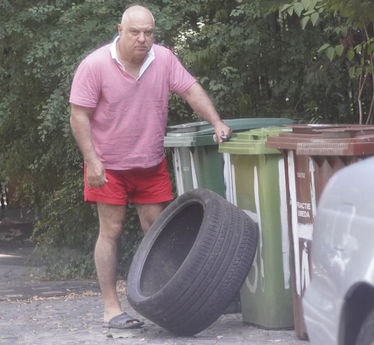 În urma curățeniei pe care a făcut-o zilele trecute, fostul senator Marius Marinescu a renunțat la o anvelopă