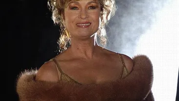 Imagini senzationale cu Angela Similea! Cum demonstreaza doamna muzicii romanesti ca rafinamentul nu se poarta... doar pe scena