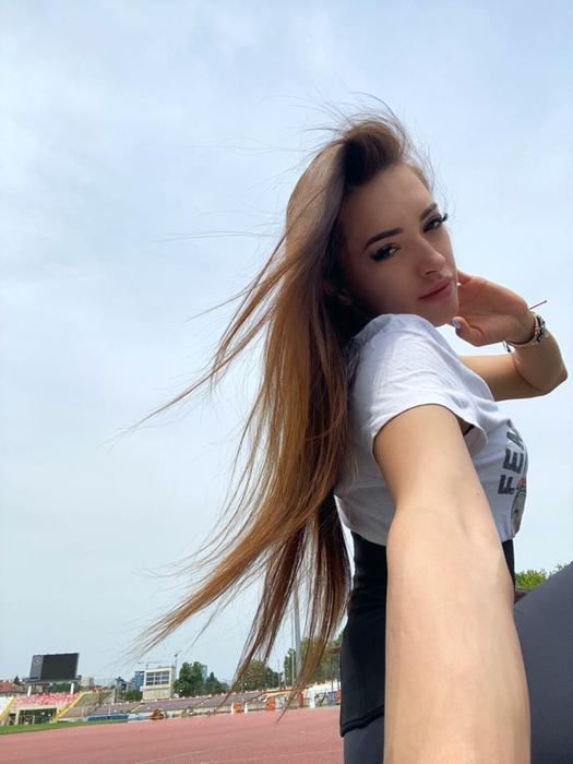 Larisa Iordache este din nou singură. Sexy-gimnasta, părăsită de iubit la doar trei luni de la logodna. FOTO