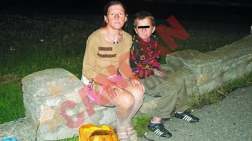 Se prostitueaza cu baiatul dupa ea!