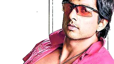 Pe Sonu Sood il puteti vedea de vineri in Dabangg, din cadrul colectiei MARI FILME INDIENE, lansata de CANCAN. De la Mister India la baiatul rau al Bollywood-ului