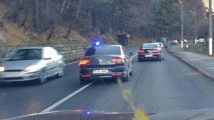 Maşina cu girofar albastru care a creat isterie pe şosele din România: ”Aş depune şi o plângere, dacă ştie careva să mă îndrume”