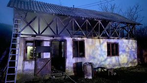 Victimele sezonului rece! Au vrut să se încălzească, dar au sfârșit în casele incendiate