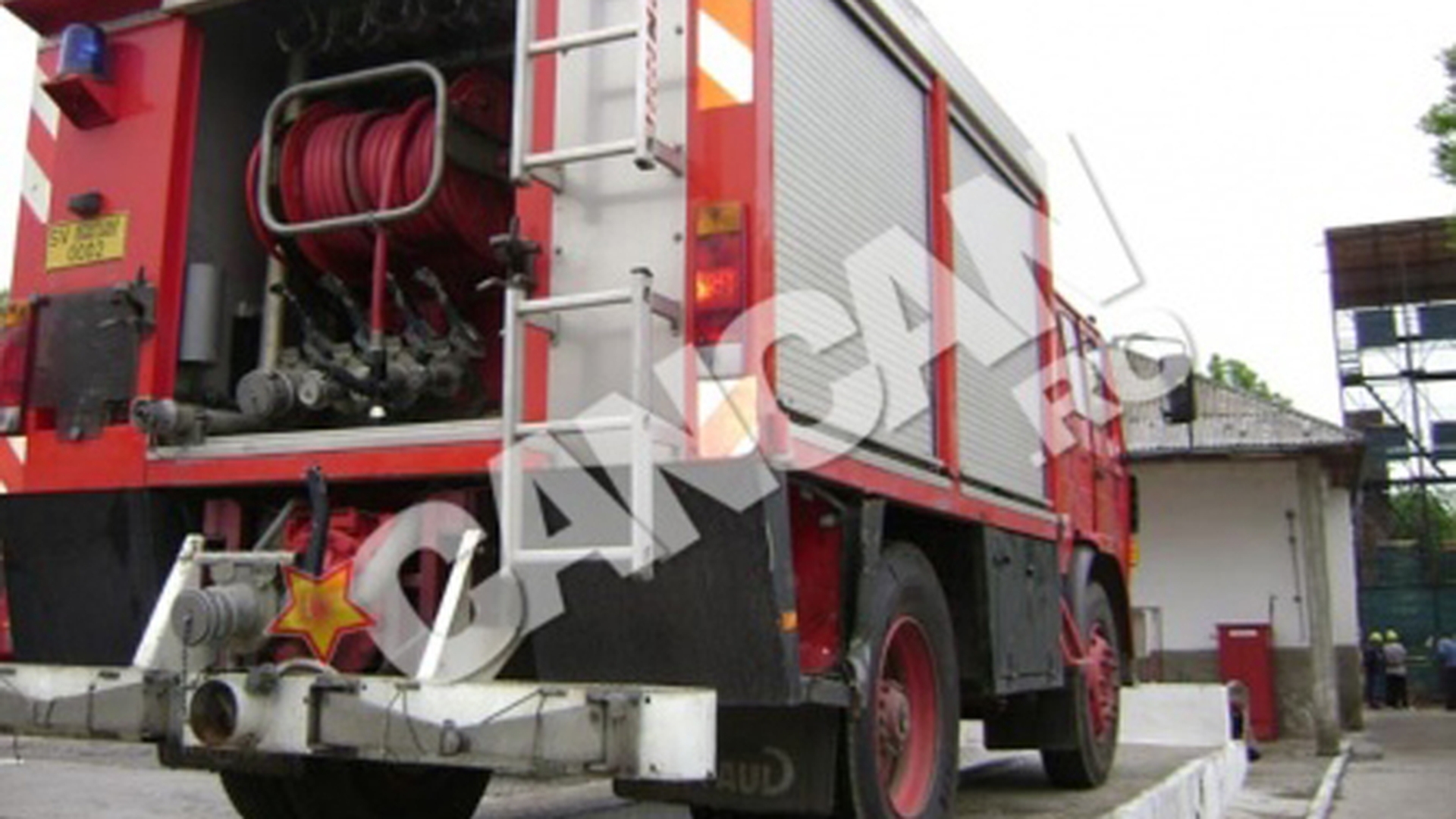 Mai multe bombe descoperite intr-o padure cuprinsa de un incendiu, unele explodand din cauza focului