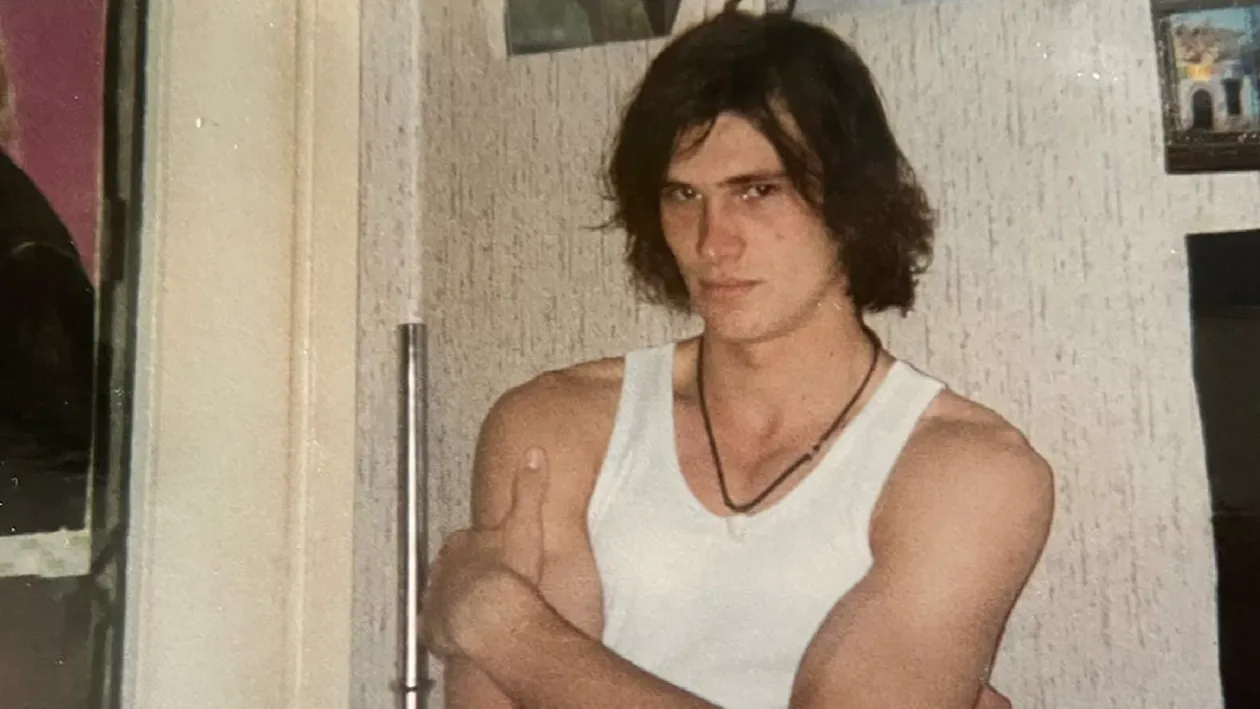 Îl recunoști? Acum apare aproape în fiecare zi la televizor și este extrem de cunoscut