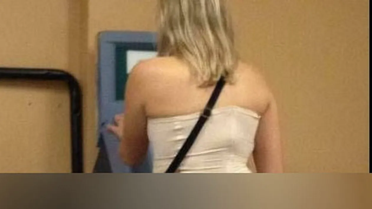 Nici prin cap nu o sa iti treaca cum a fost surprinsa aceasta femeie la un bancomat!