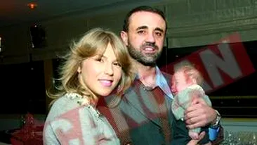 Corina  si-a linistit bebelusul cu uscatorul de par