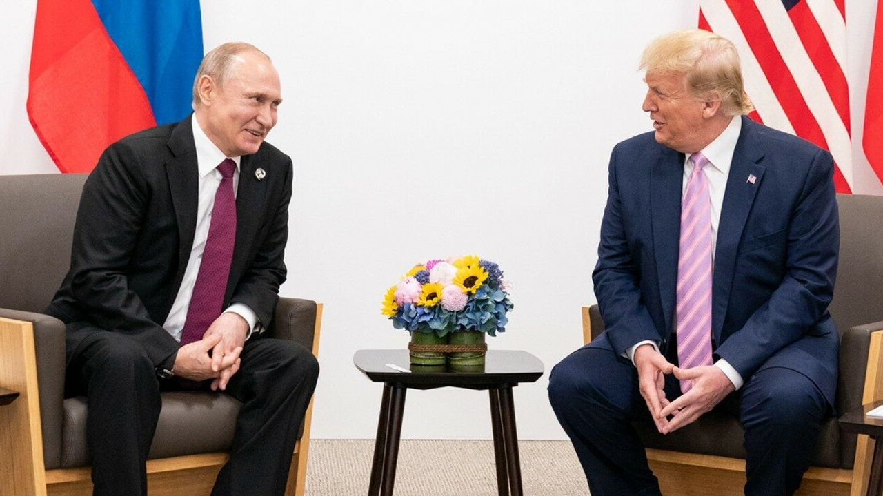 Oamenii lui Vladimir Putin au reacționat vehement după ce Donald Trump a amenințat că bombardează Moscova