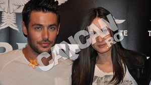 Fetele au facut coada sa se fotografieze cu grecul Kostas Martakis. Fotomodelul Andreea Tivadar n-a ratat aceasta ocazie