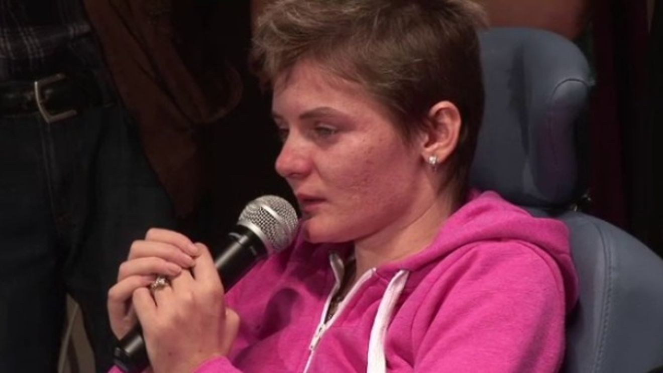Gigi Becali a sarit in ajutorul cantaretei de muzica populara care este imobilizata intr-un carucior cu rotile! Ajut-o si tu