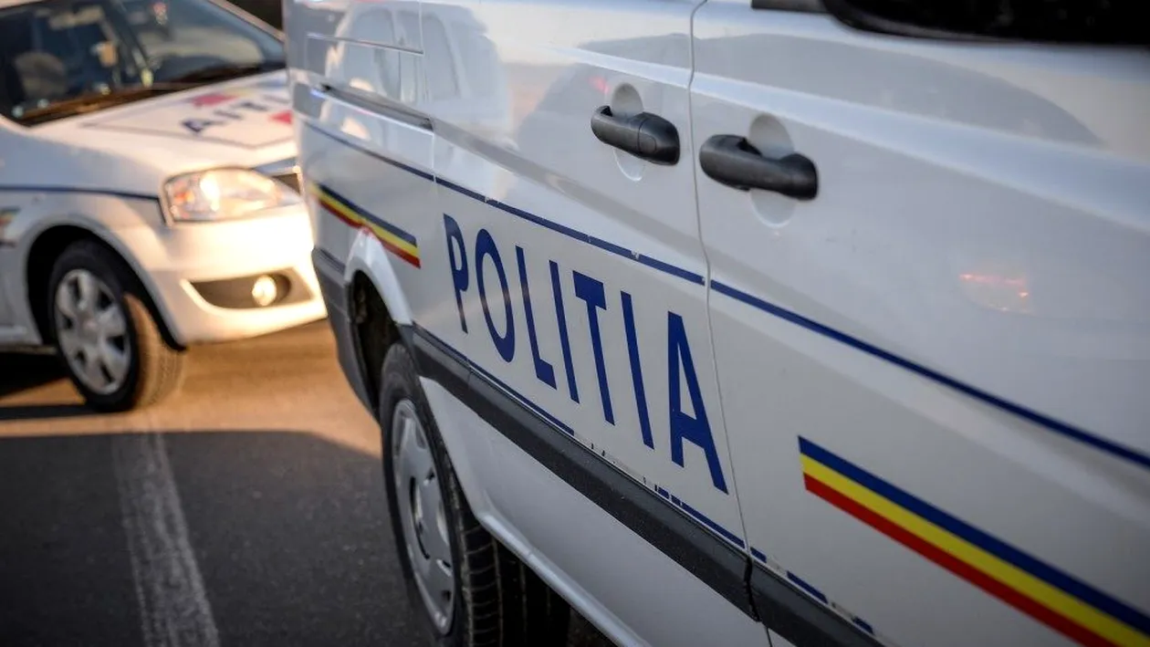 Polițistă din Ploiești, accidentată de un șofer care a fugit, apoi a abandonat mașina