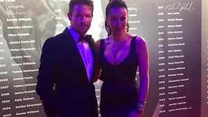 L-a pozat pe Felix Baumgartner la bustul gol, dar un DETALIU INTIM i-a scăpat în poză! Mihaela Rădulescu ştie să-l ţină ”în priză”