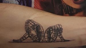 (P) Minimalism cu mușchi: Tatuaje mici, impact mare pentru bărbați