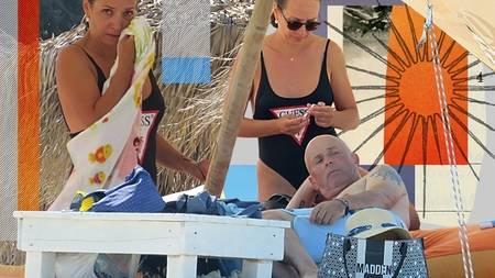 Soția lui Mugur Mihăescu a făcut furori pe plajă cu un costum de baie întreg!