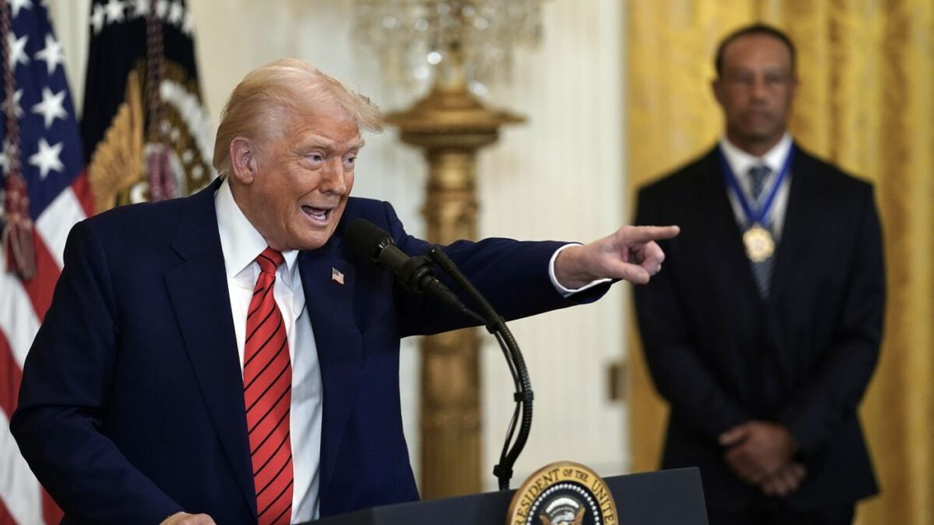 Donald Trump, lovit de un jurnalist cu microfonul! Cum a reacționat INSTANT președintele Americii? Video VIRAL