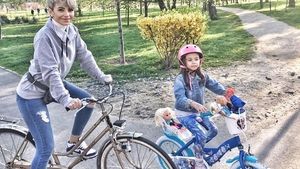 Giulia, vizitată la filmări de fiica ei de 5 ani! Artista a avut un şoc când a văzut ce avea pe faţă: ”Tati nu mă crede că nu se mai ia!”