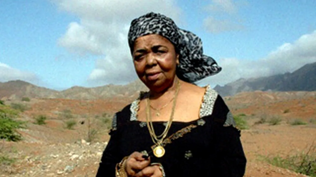 Cesaria Evora era o artista modesta! Nu avea pretentii mari cand venea sa cante! Trandafirii rosii erau singura ei pasiune!