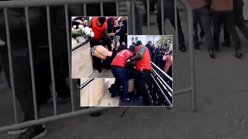 Haos la moaștele Sfintei Parascheva! Spiritele au fost calmate cu greu de jandarmi