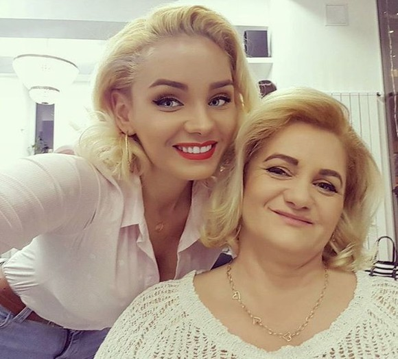 Maria Constantin, mesaj sfâşietor pentru mama ei, la câteva ore după ce a fost la judecată cu Marcel Toader: ”Sa dati JOS LABELE de pe mama!”