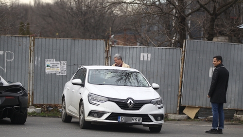 Şi-a tras ferit McLaren-ul de 200 mii € şi… ”Regele milionar al betoanelor”, fotografiat în flagrant într-o parcare! I-a plasat o ”atenţie” unui…