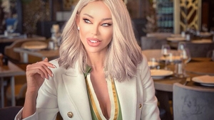 Bianca Drăgușanu, gafă vestimentară în direct, la TV! Și-a tăiat salopeta și și-a făcut un decolteu generos